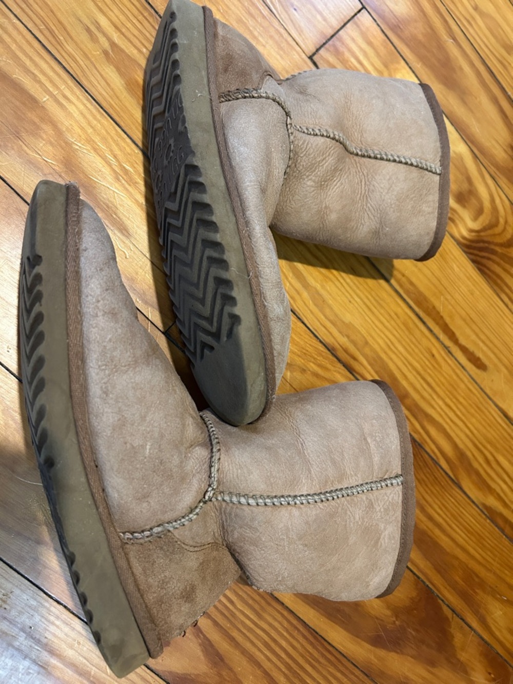 UGG womens Chestnut Sheepskin Short Boots - Picture 3 of 7